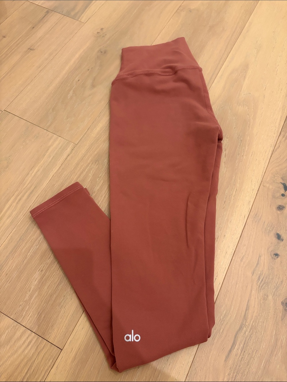 ALO Yoga High-Waist Leggings in Rust Rose